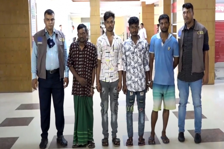 বাস মালিকদের জিম্মি করে চাঁদাবাজি 